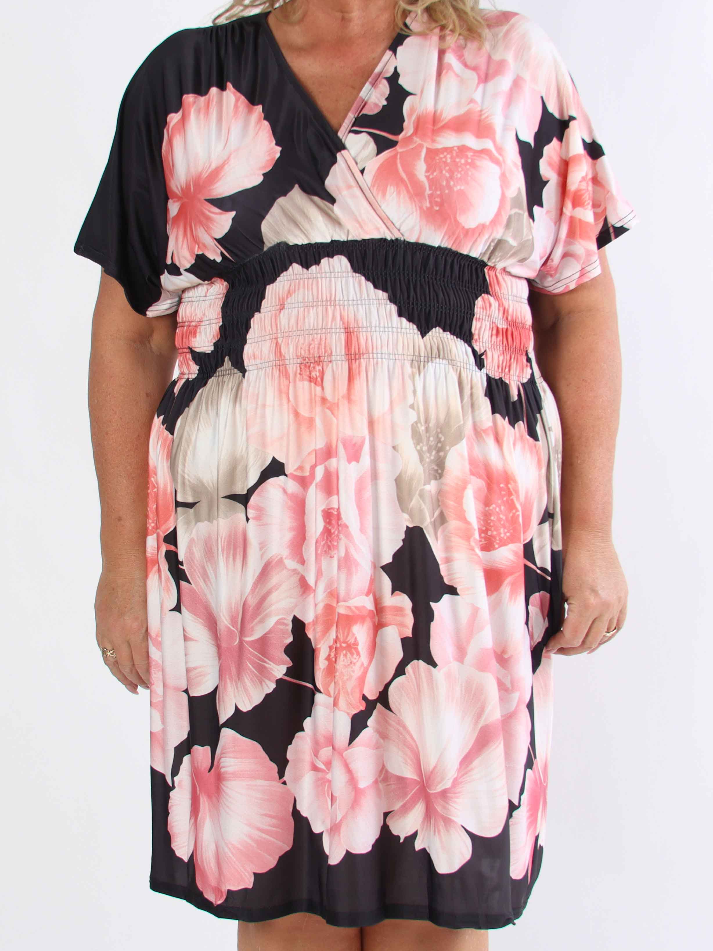 Pams Peony Short - Kort elastisk plus size kjole med blomsterprint